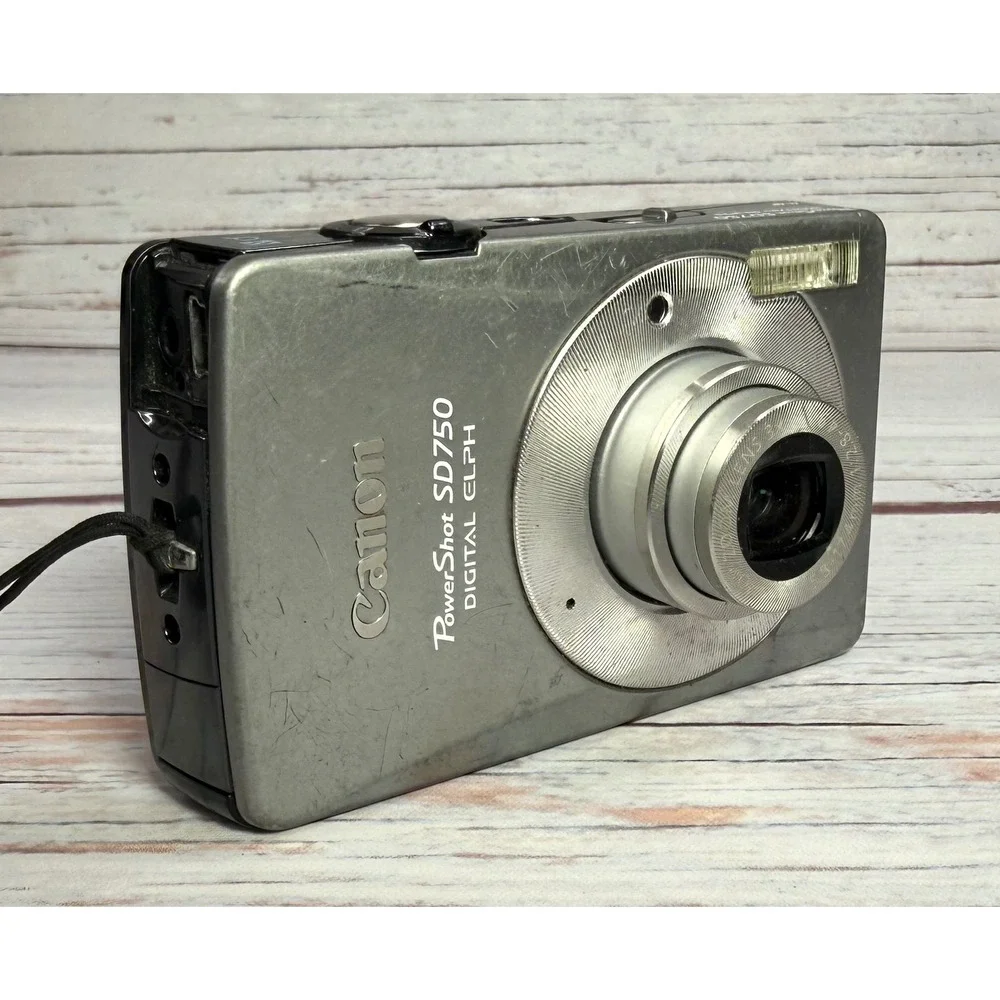 Canon‎ PowerShot SD750 Elph Digital Camera Silver For Parts or Repair